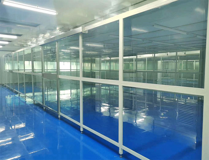 流水線潔凈棚又稱為生產(chǎn)線潔凈室或者組裝式潔凈棚，水線生產(chǎn)無塵棚，潔凈組裝流水線生產(chǎn)潔凈棚，凈化風(fēng)淋流水線