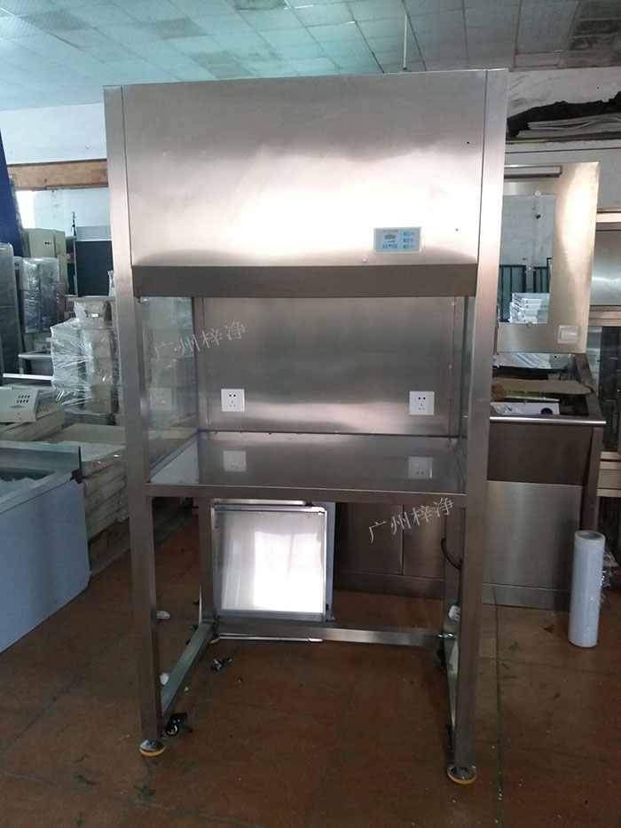 升降門超凈工作臺(tái)又稱為升降門潔凈工作臺(tái)、推拉門超凈工作臺(tái)、無(wú)菌工作臺(tái)